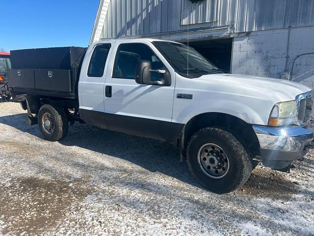 Image of Ford F-250 equipment image 2