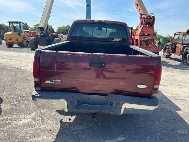 Image of Ford F-250 equipment image 4