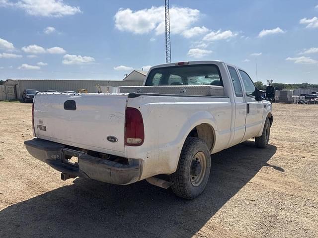 Image of Ford F-250 equipment image 4
