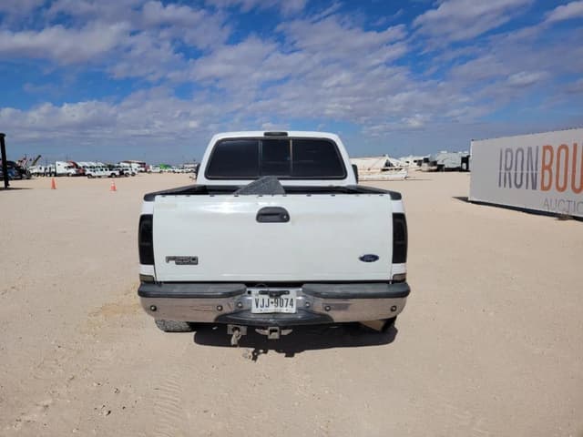 Image of Ford F-250 equipment image 3