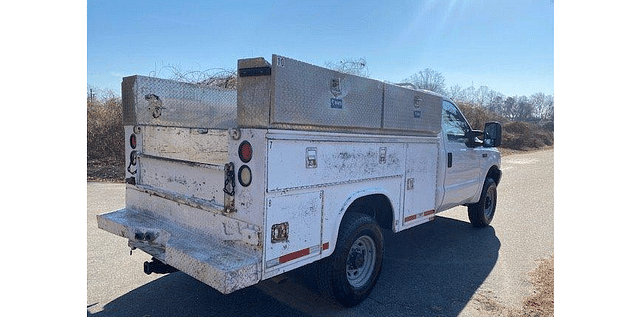 Image of Ford F-250 equipment image 2