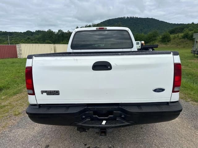 Image of Ford F-250 equipment image 3