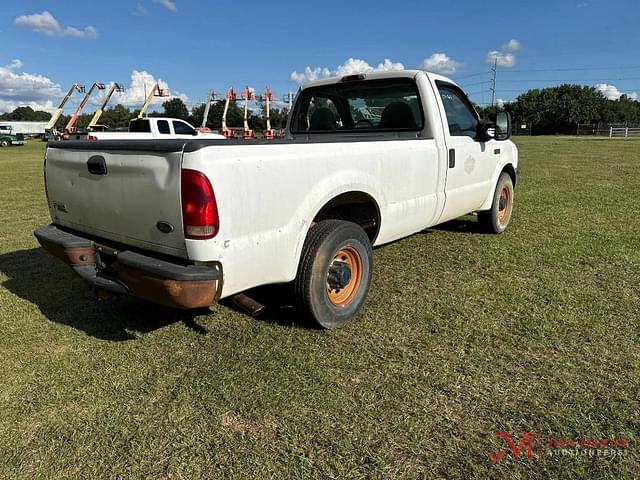 Image of Ford F-250 equipment image 2