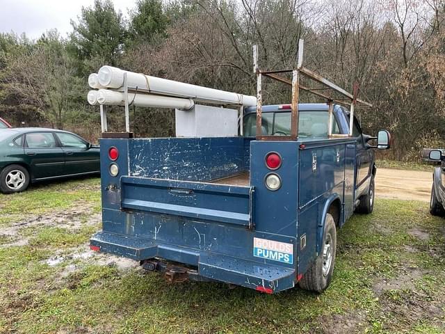 Image of Ford F-250 equipment image 3