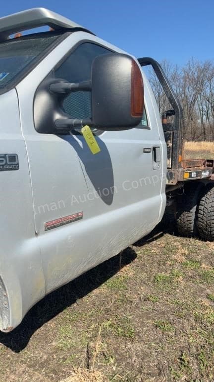 Image of Ford F-350 equipment image 4