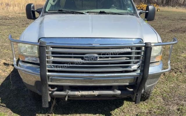 Image of Ford F-350 equipment image 2