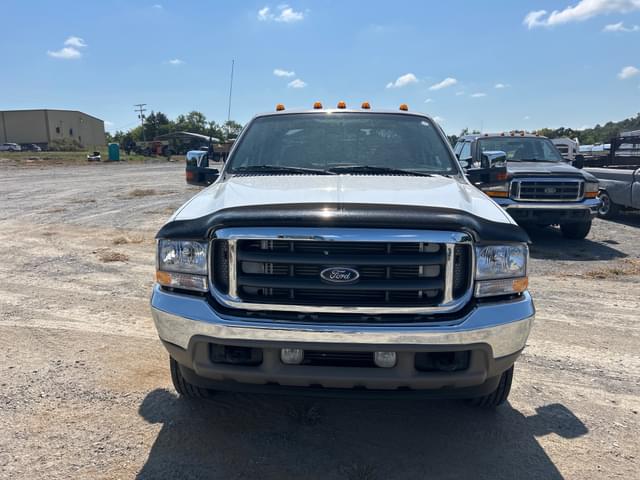 Image of Ford F-350 equipment image 3