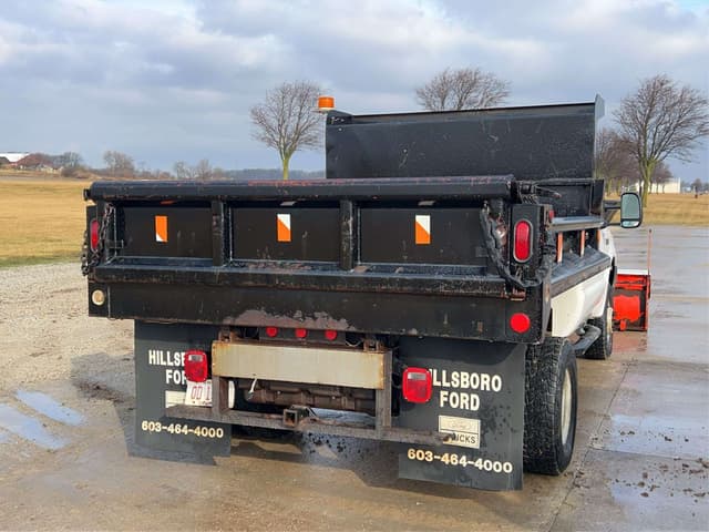 Image of Ford F-350 equipment image 3