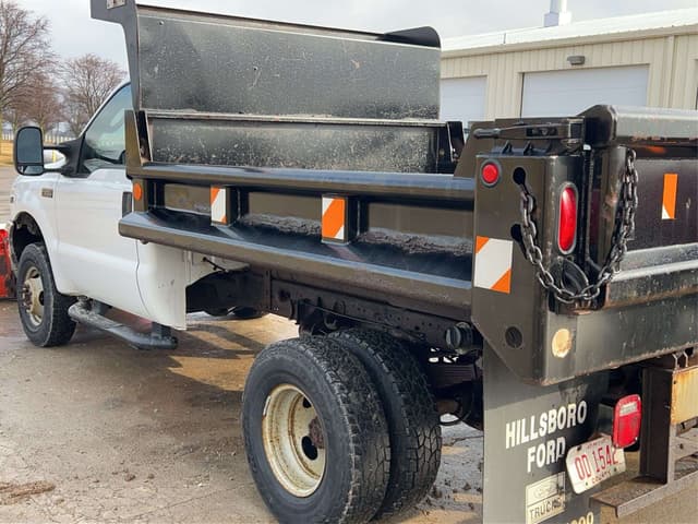 Image of Ford F-350 equipment image 4