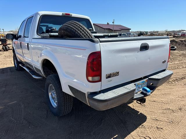 Image of Ford F-350 equipment image 4