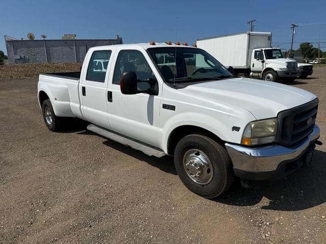 Image of Ford F-350 equipment image 2