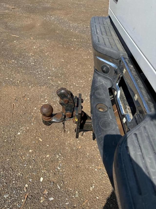 Image of Ford F-350 equipment image 4