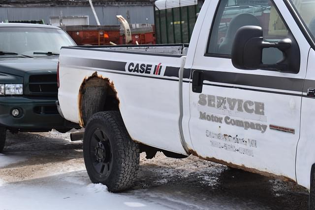 Image of Ford F-350 equipment image 2