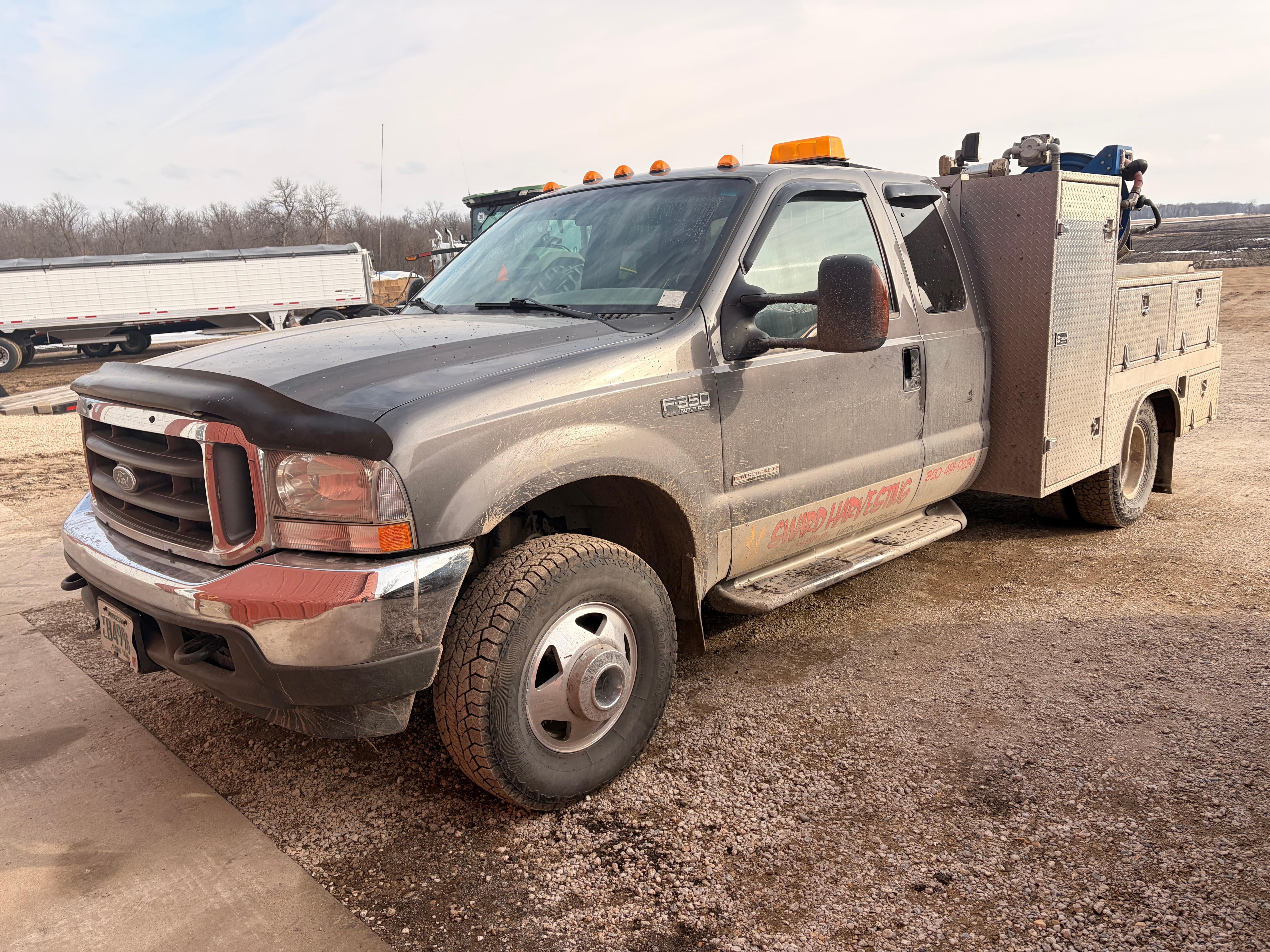 2004 Ford F-350 Equipment Image0