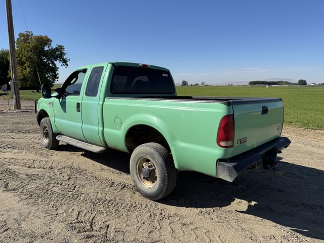 Image of Ford F-350 equipment image 4