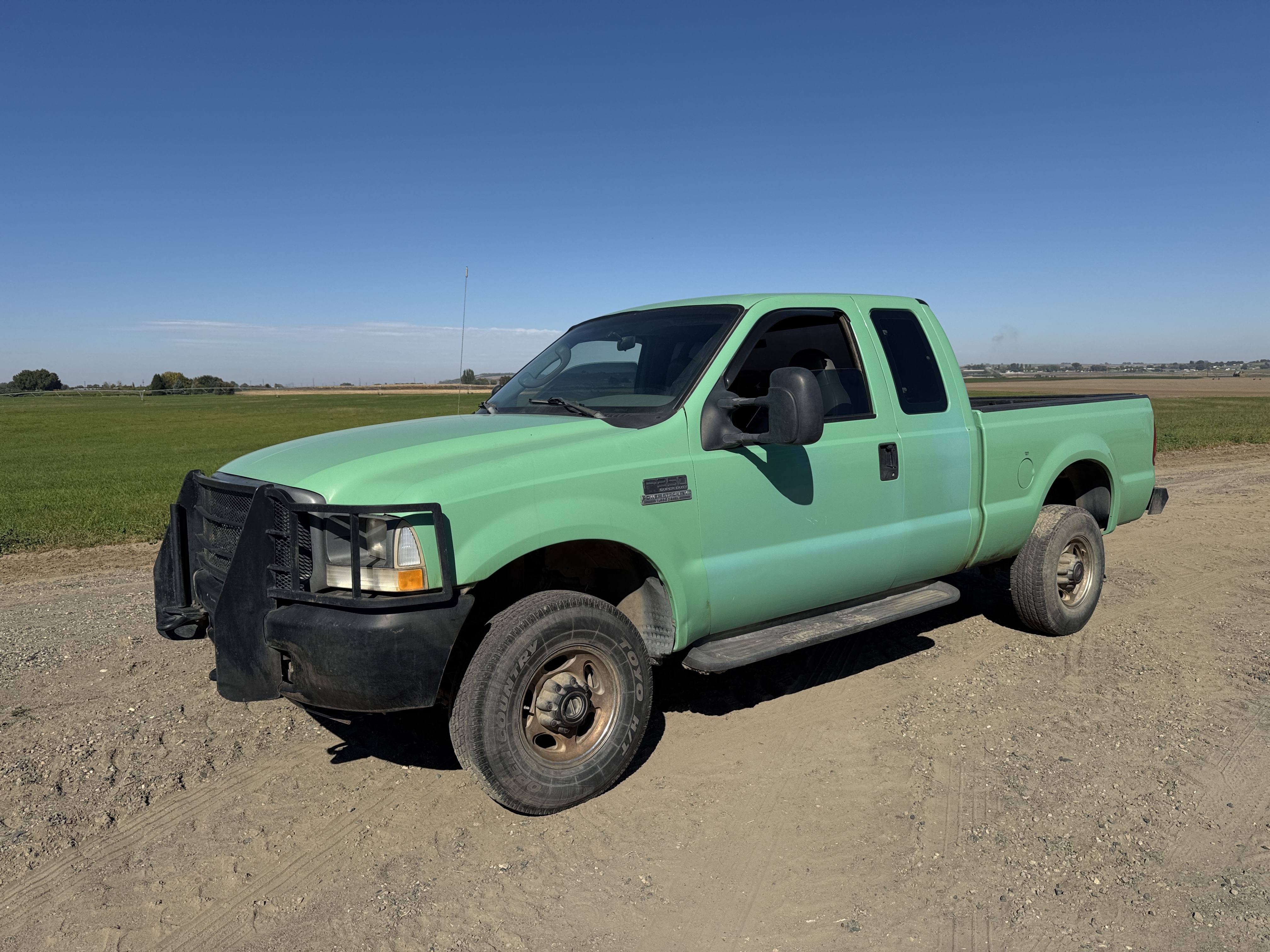 2004 Ford F-350 Equipment Image0