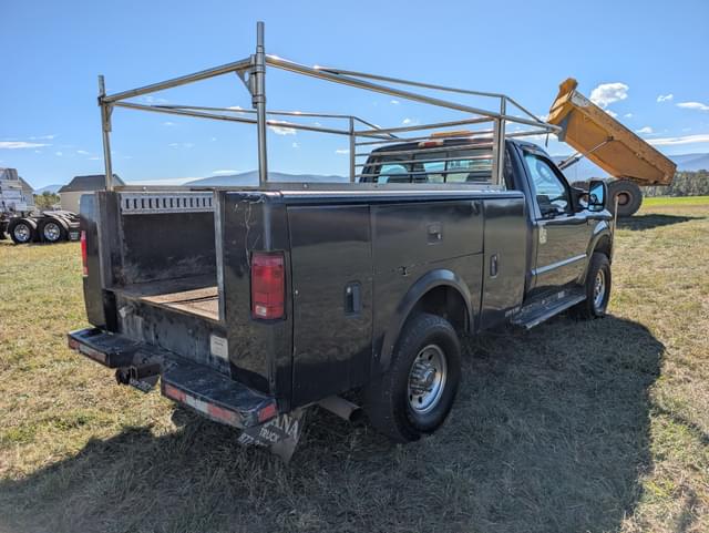 Image of Ford F-350 equipment image 4