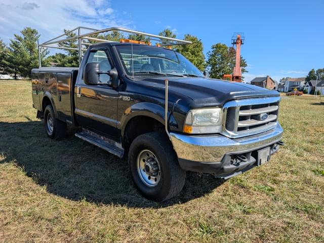 Image of Ford F-350 equipment image 2