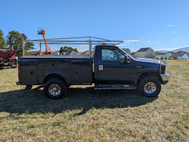 Image of Ford F-350 equipment image 3