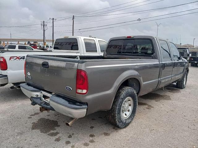 Image of Ford F-350 equipment image 3