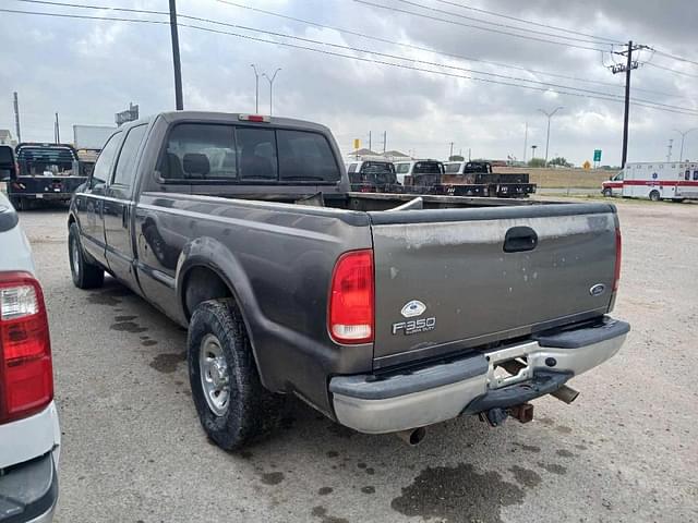 Image of Ford F-350 equipment image 2