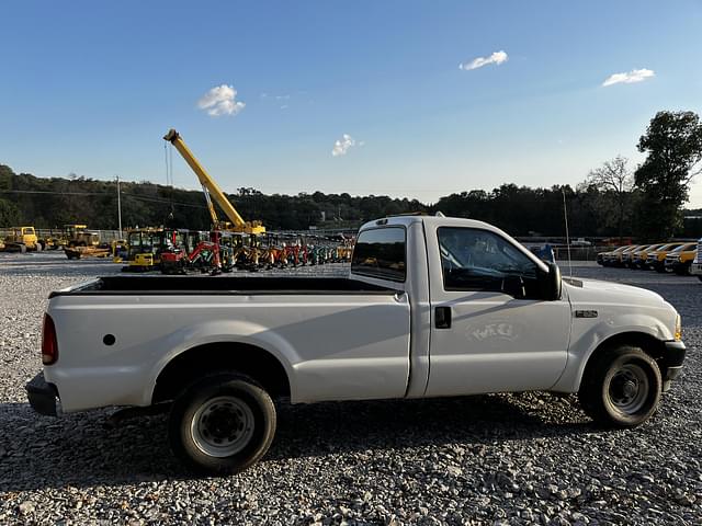 Image of Ford F-350 equipment image 2