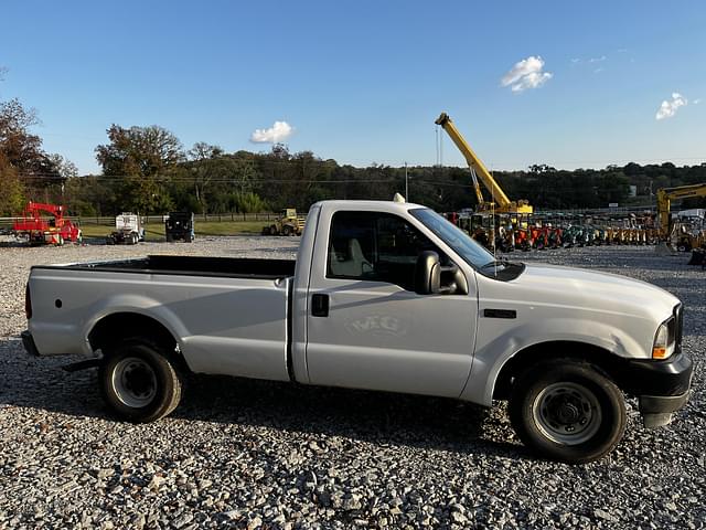 Image of Ford F-350 equipment image 3