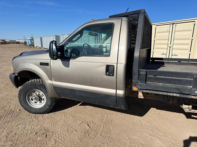 Image of Ford F-350 equipment image 2