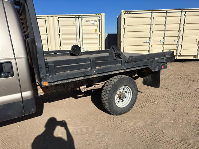 Image of Ford F-350 equipment image 3