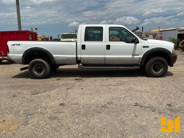 Image of Ford F-350 equipment image 3
