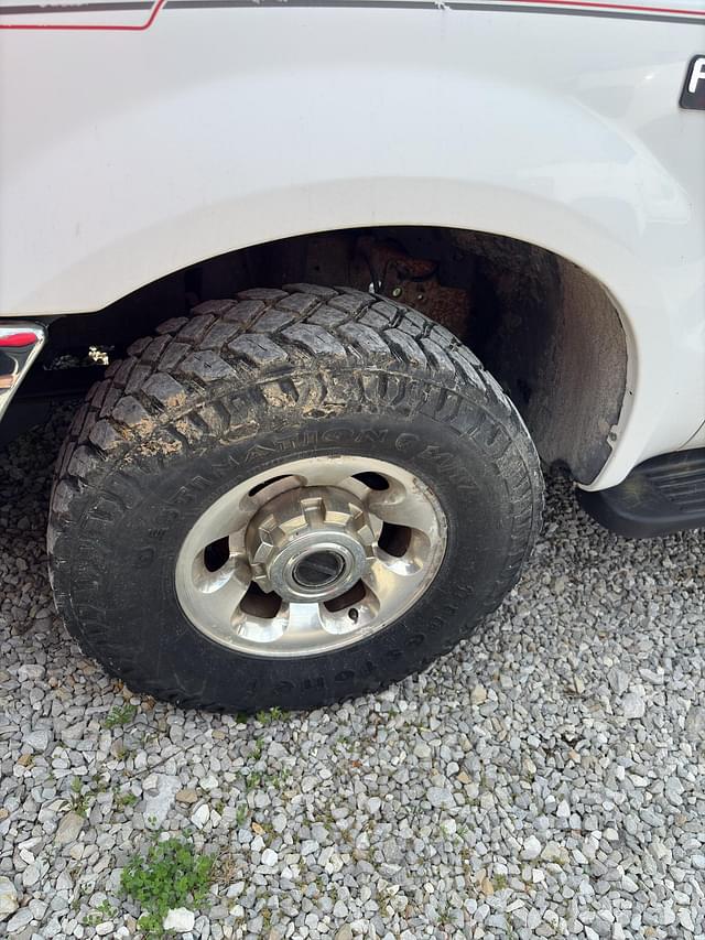 Image of Ford F-350 equipment image 4