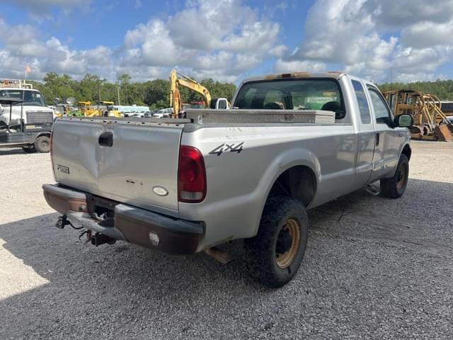 Image of Ford F-350 equipment image 2
