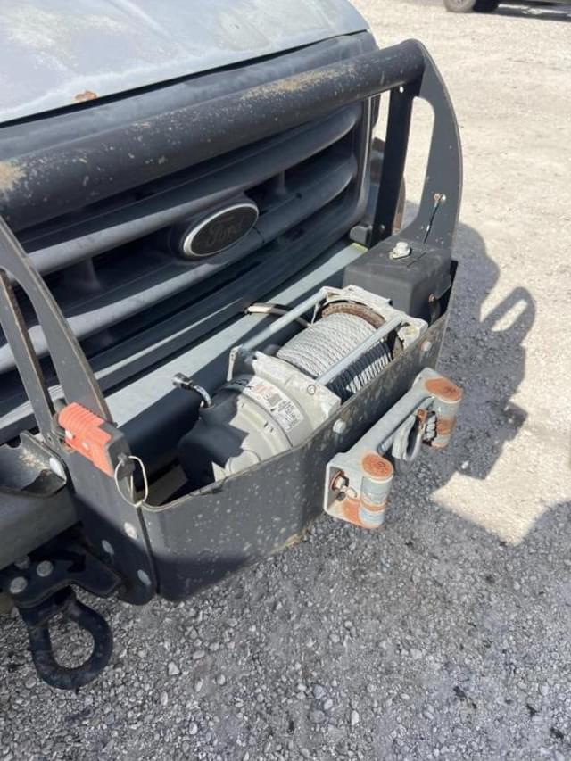 Image of Ford F-350 equipment image 4