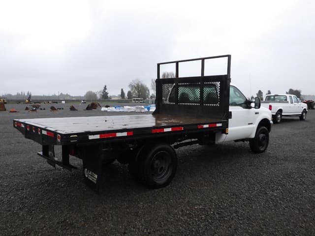 Image of Ford F-450 equipment image 4