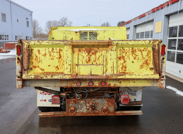 Image of Ford F-450 equipment image 3