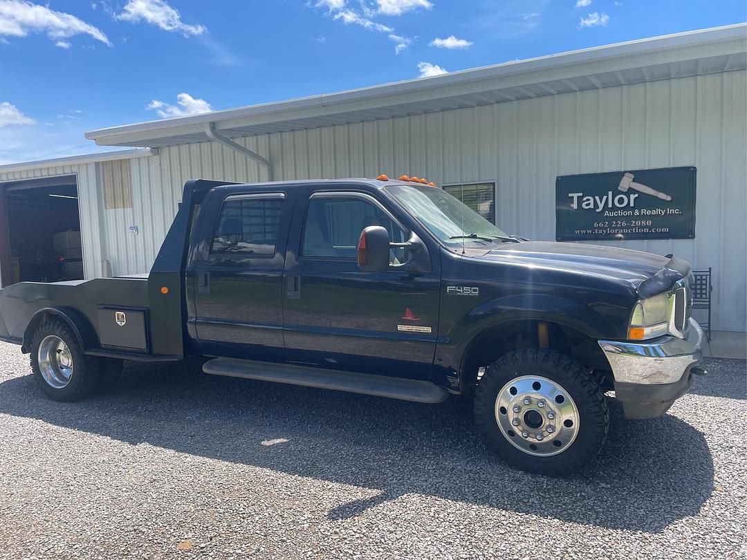 Image of Ford F-450 Primary image