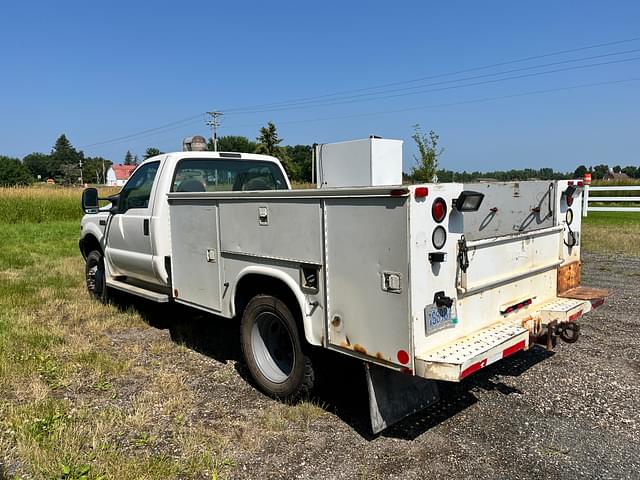 Image of Ford F-450 equipment image 4