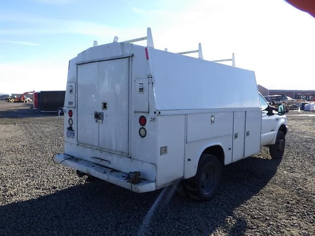 Image of Ford F-550 equipment image 3