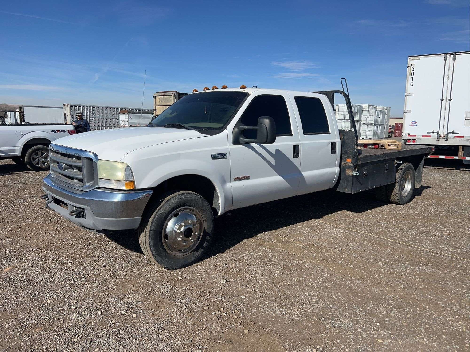 2004 Ford F-550 Equipment Image0