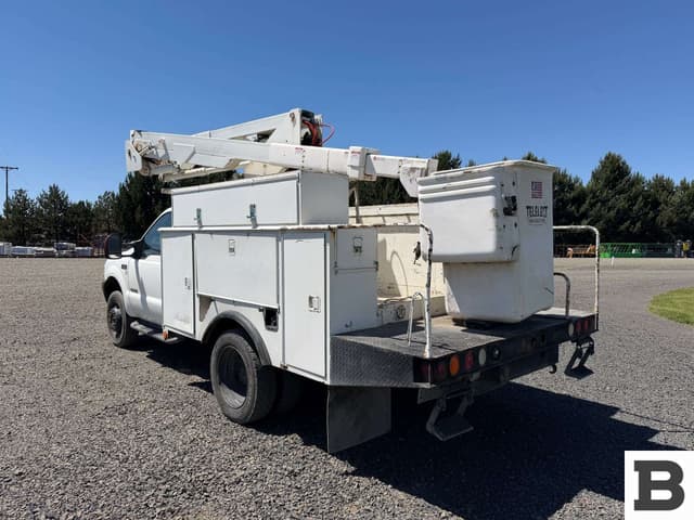 Image of Ford F-550 equipment image 2