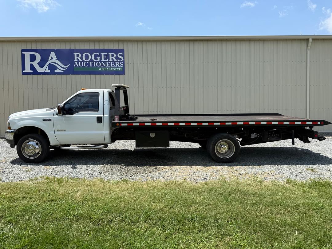 Image of Ford F-550 Primary image