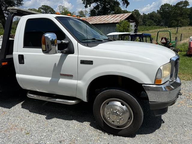 Image of Ford F-550 equipment image 4