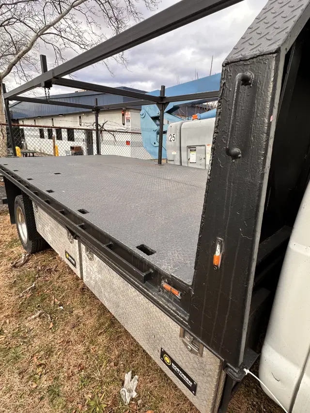 Image of Ford F-550 equipment image 4