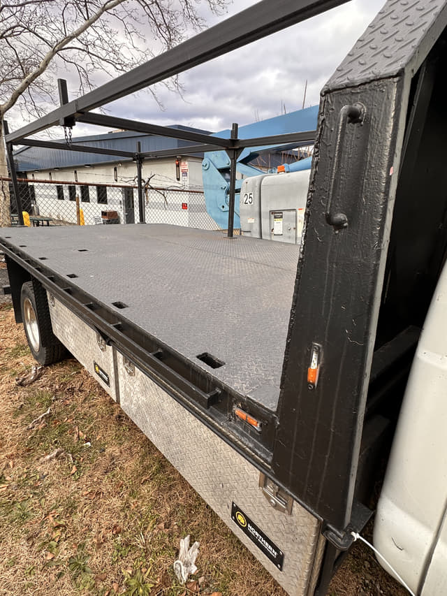 Image of Ford F-550 equipment image 4