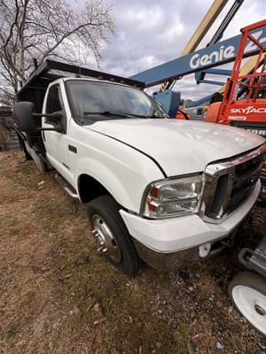 2004 Ford F-550 Image