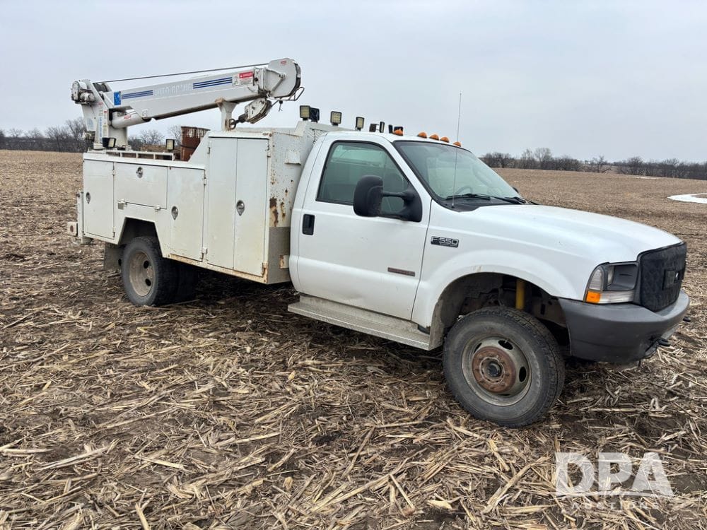 2004 Ford F-550 Equipment Image0