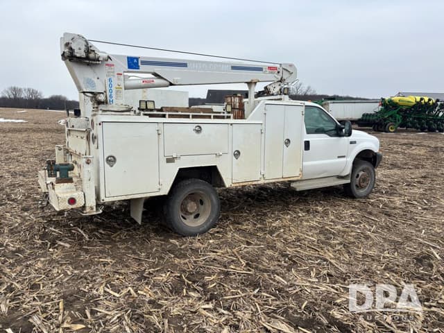 Image of Ford F-550 equipment image 4