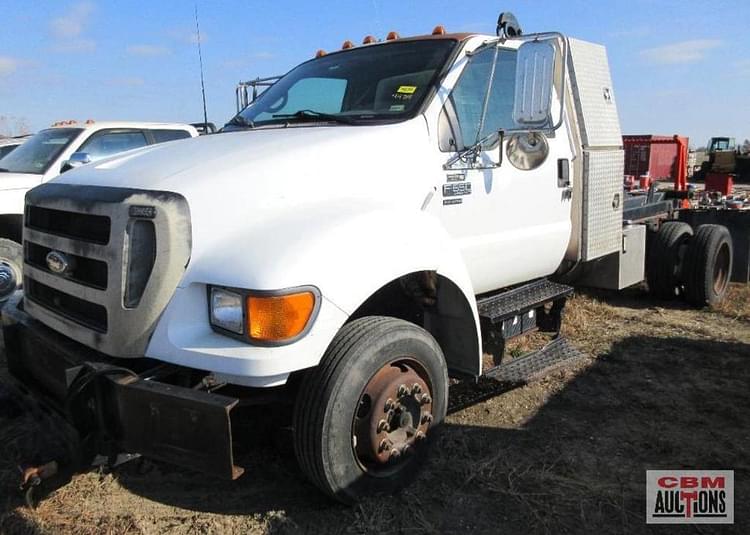 2004 Ford F-650 Equipment Image0