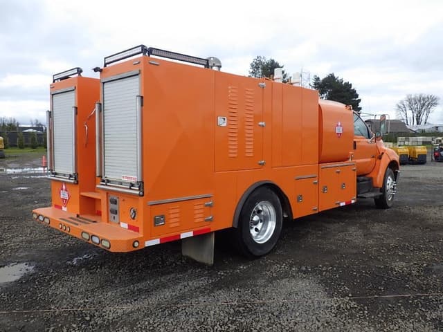 Image of Ford F-650 equipment image 4