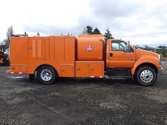 Image of Ford F-650 equipment image 3